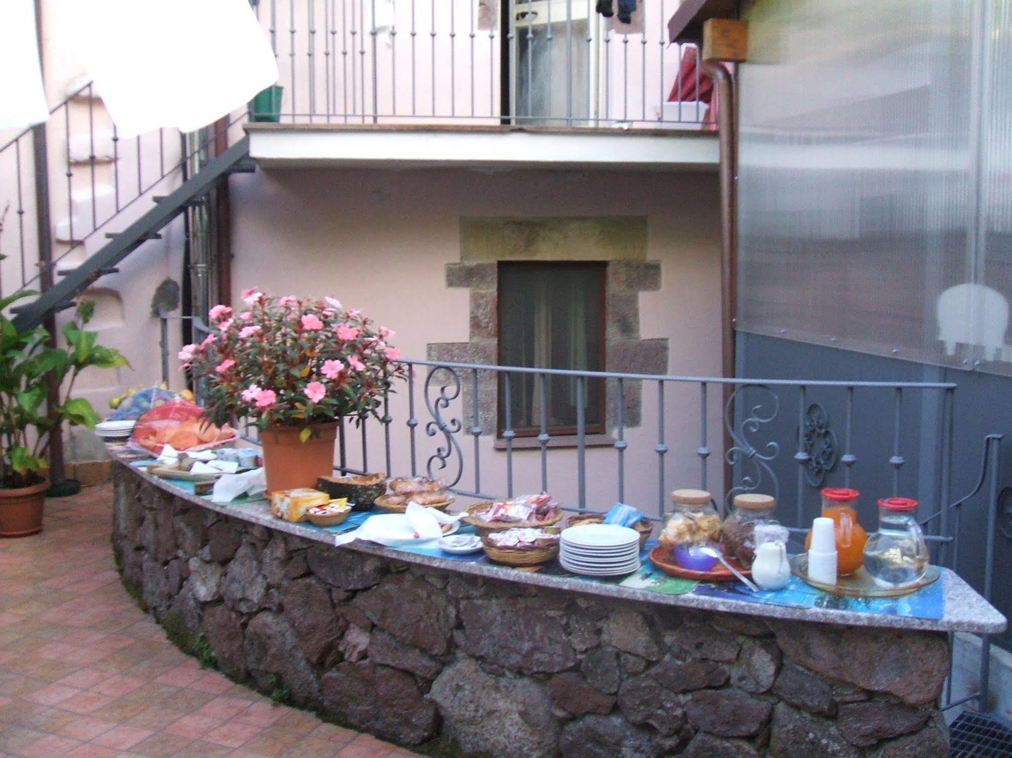 Su Cantaru Guesthouse Villanova Monteleone Exterior foto